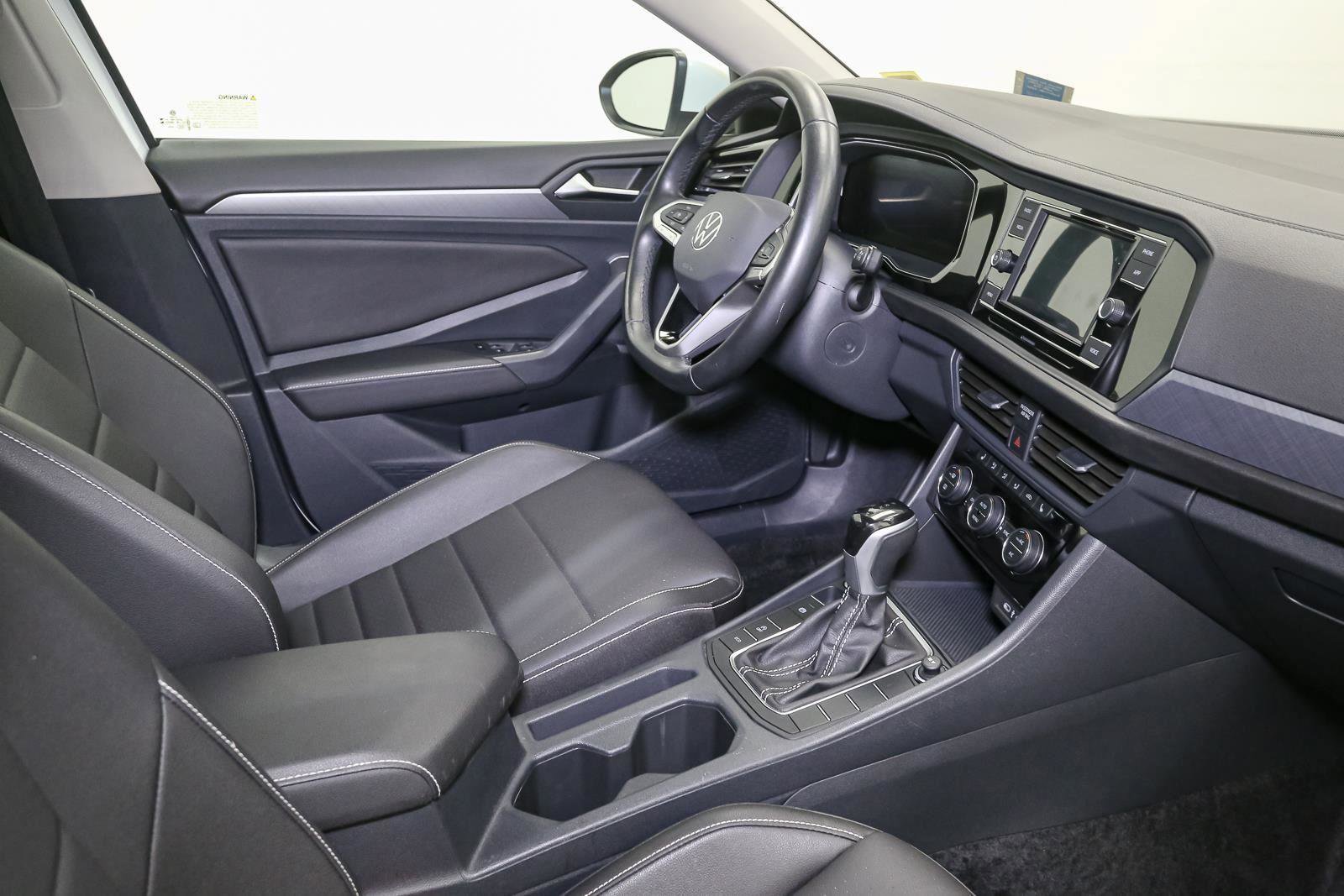 Used 2024 Volkswagen Jetta SE image 21