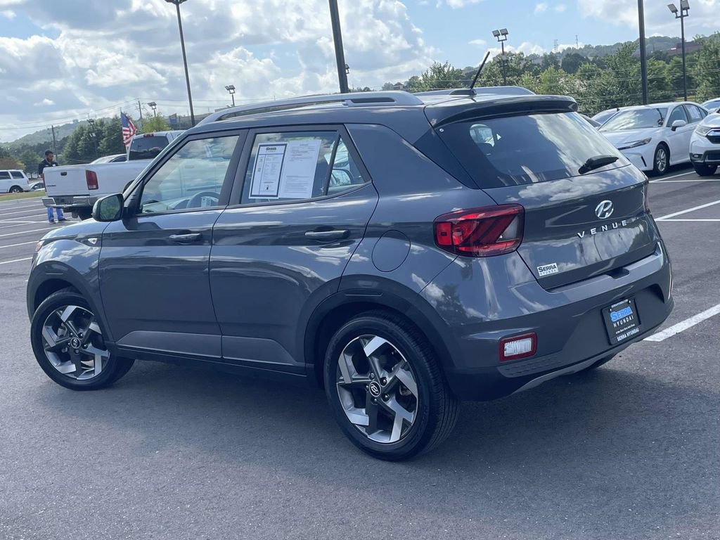 Certified 2024 Hyundai Venue SEL FWD image 4