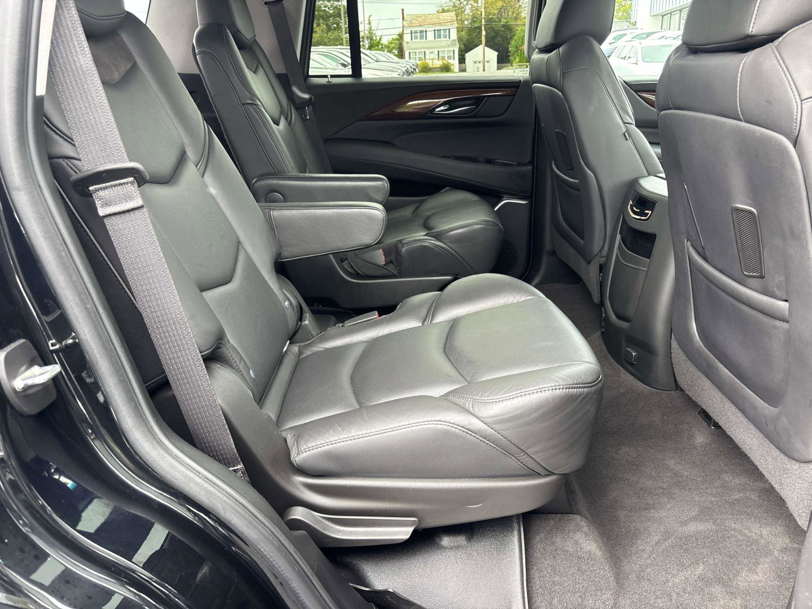 Used 2020 Cadillac Escalade Luxury image 16