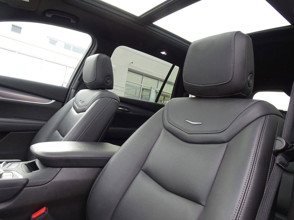 Certified 2023 Cadillac XT6 Luxury AWD/4WD image 11