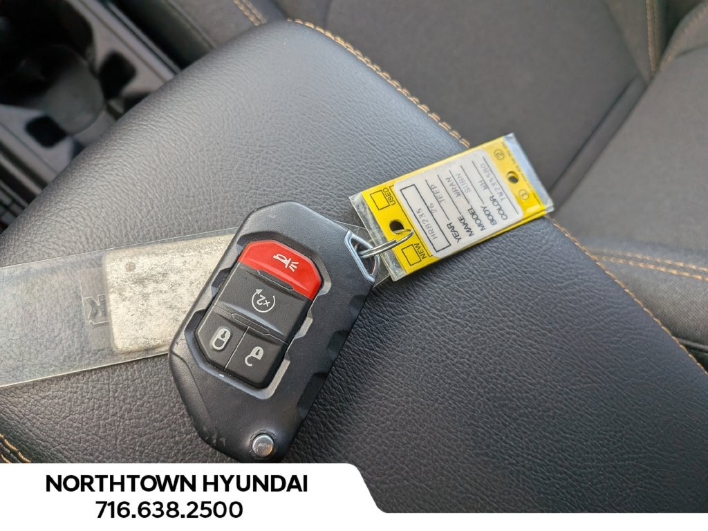 Used 2026 Jeep Wrangler Unlimited Sahara AWD/4WD image 18