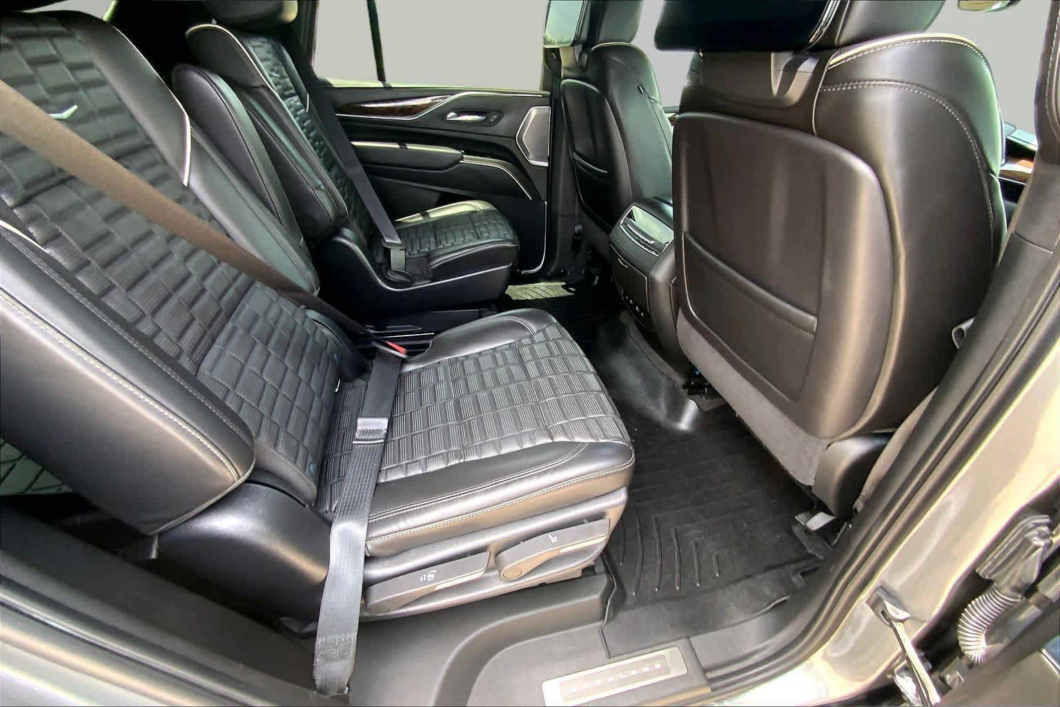 Used 2022 Cadillac Escalade Premium Luxury Platinum w/ Heavy-Duty Trailer Package AWD/4WD image 20