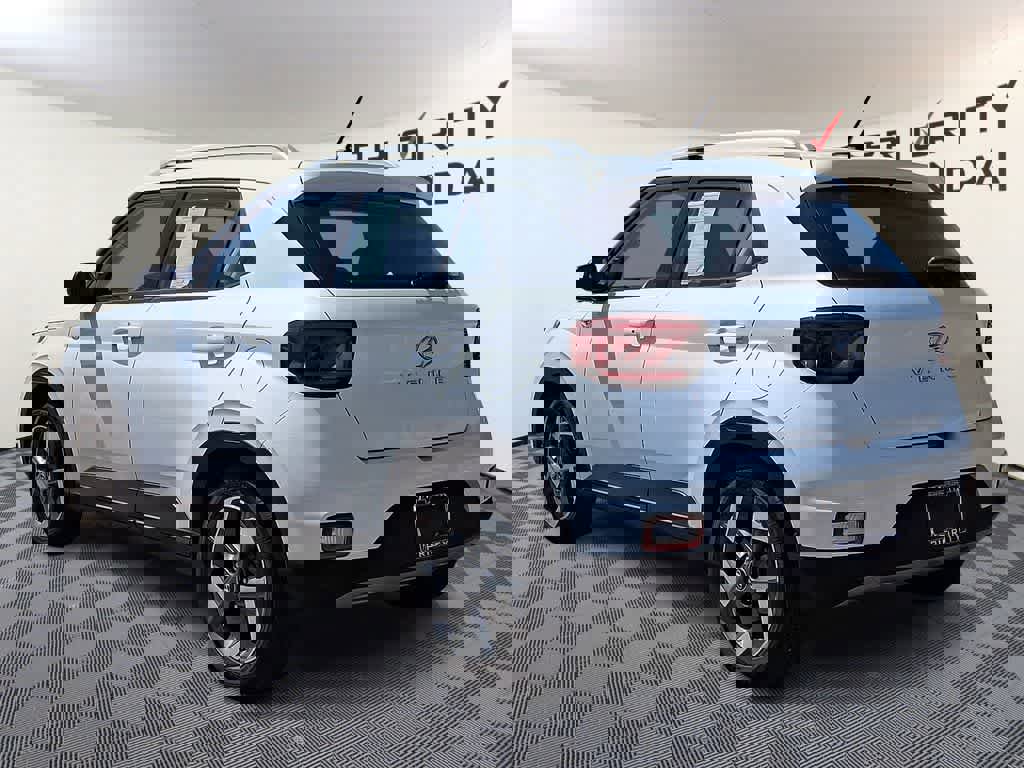 Used 2025 Hyundai Venue SEL image 6