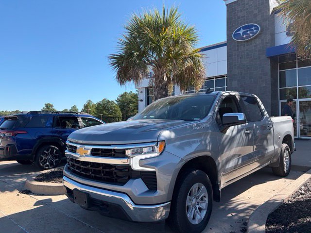 Used 2025 Chevrolet Silverado 1500 LT AWD/4WD image 3
