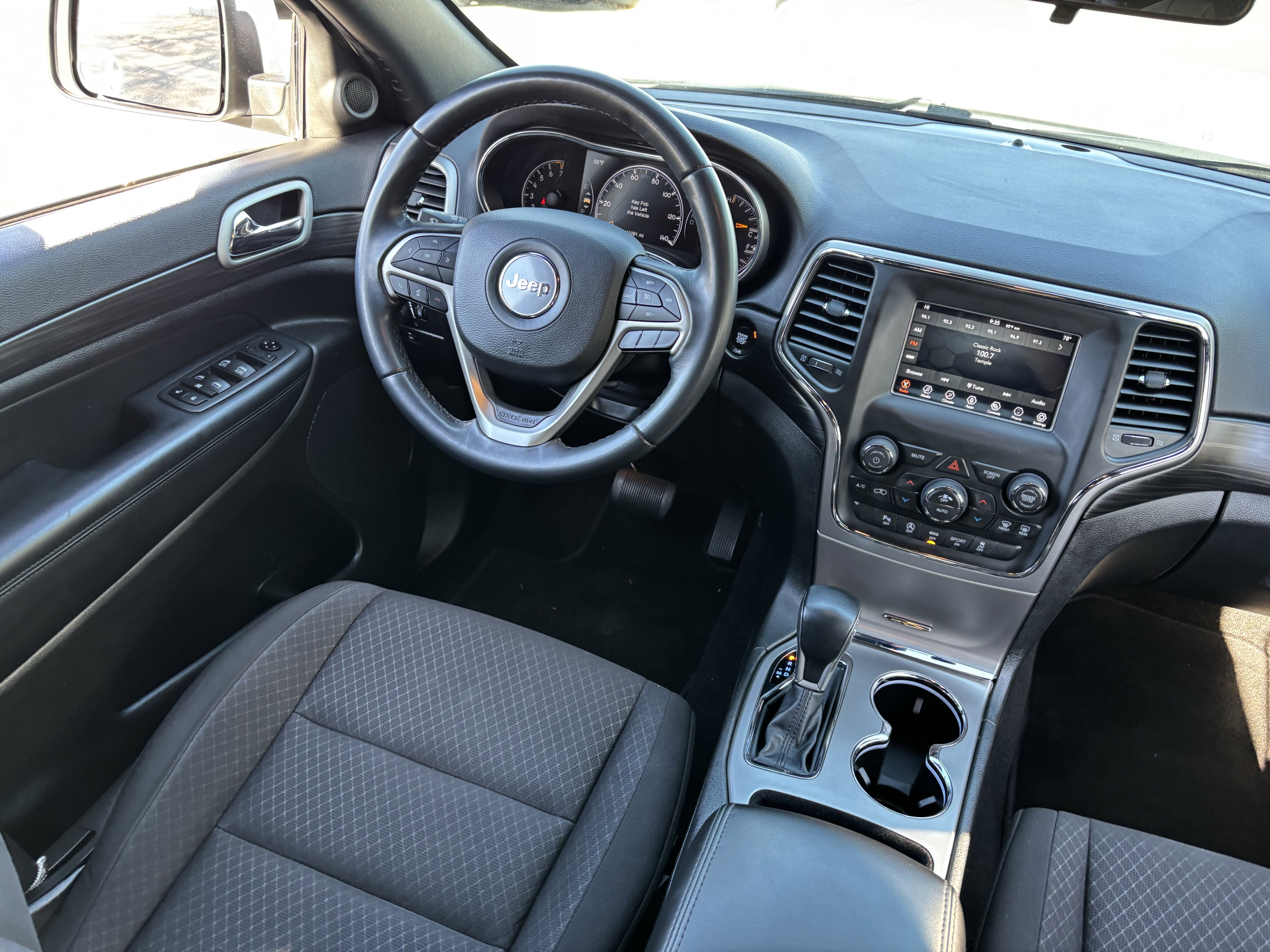 Used 2021 Jeep Grand Cherokee Laredo image 13