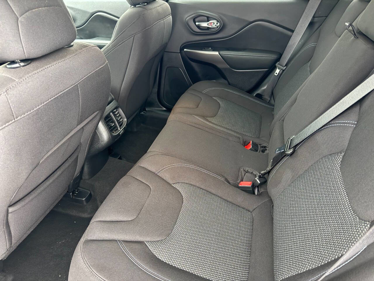 Used 2020 Jeep Cherokee Latitude image 11