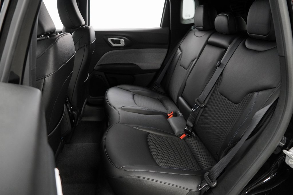 Certified 2025 Jeep Compass Latitude w/ Convenience Group image 18