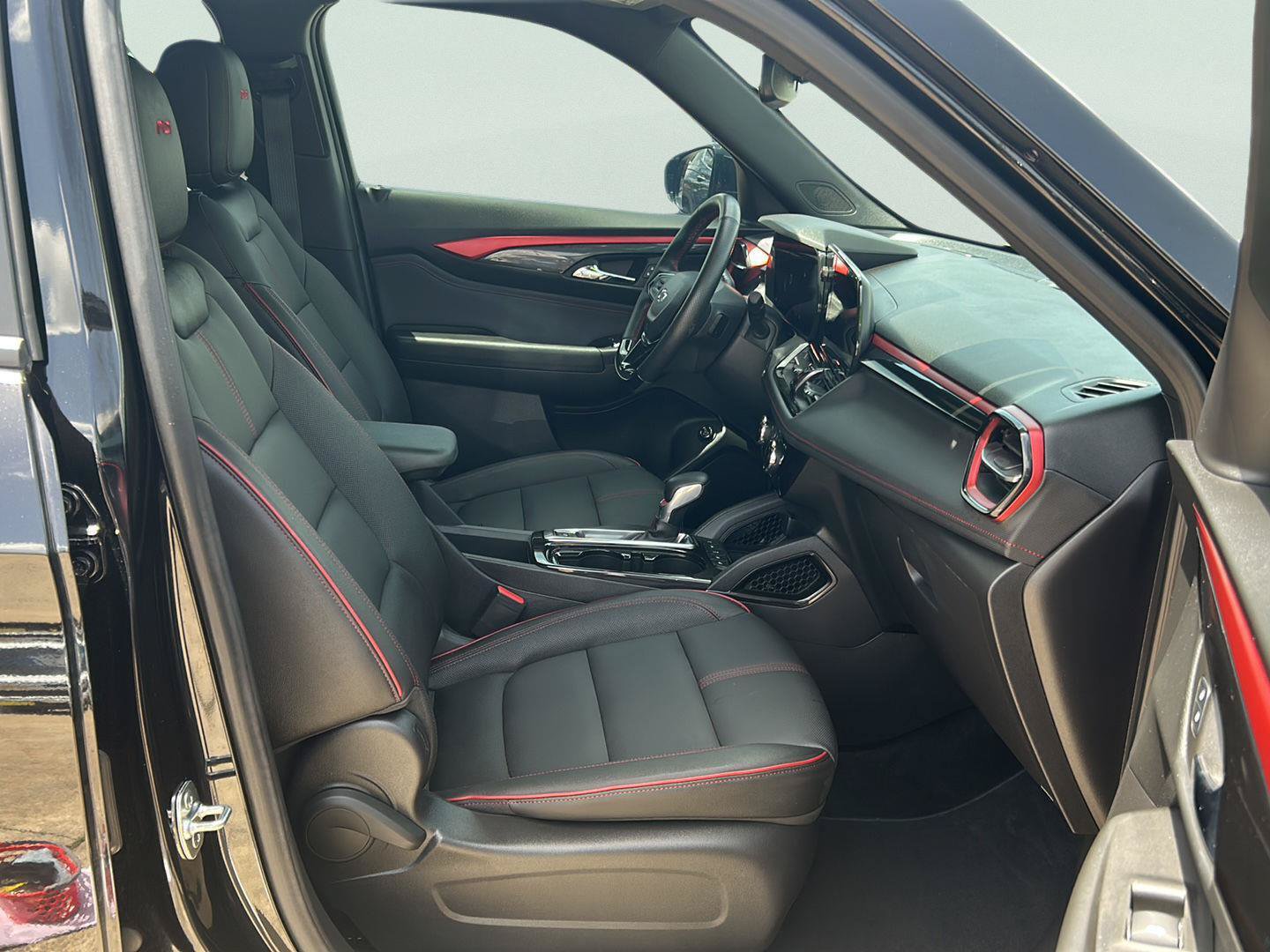 Used 2025 Chevrolet TrailBlazer RS w/ Convenience Package FWD image 23
