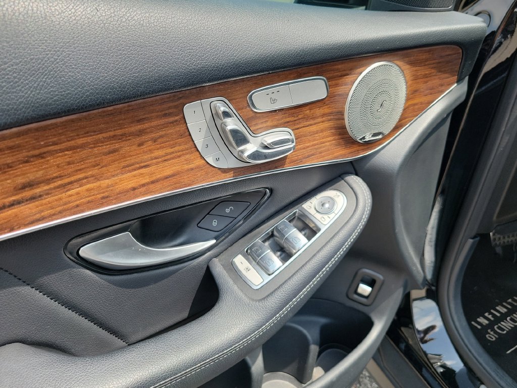 Used 2021 Mercedes-Benz GLC 300 4MATIC image 23