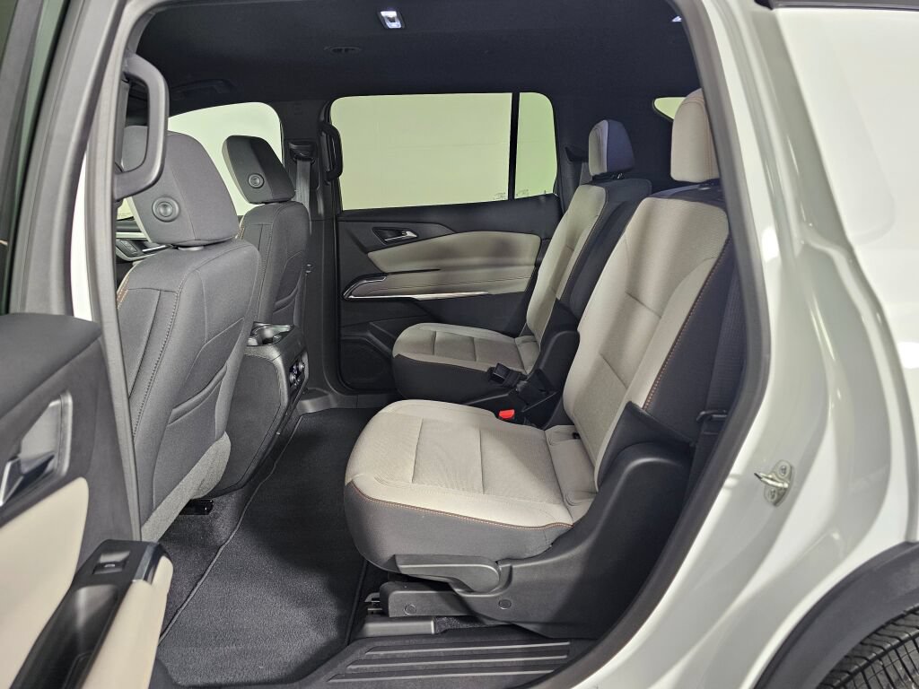 Used 2025 Chevrolet Traverse LT w/ Driver Confidence Package FWD image 33