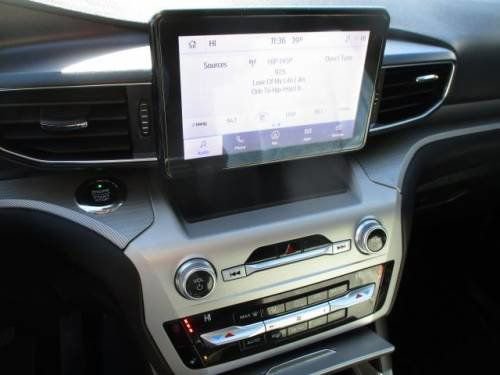 Used 2021 Ford Explorer XLT w/ Equipment Group 202A image 9