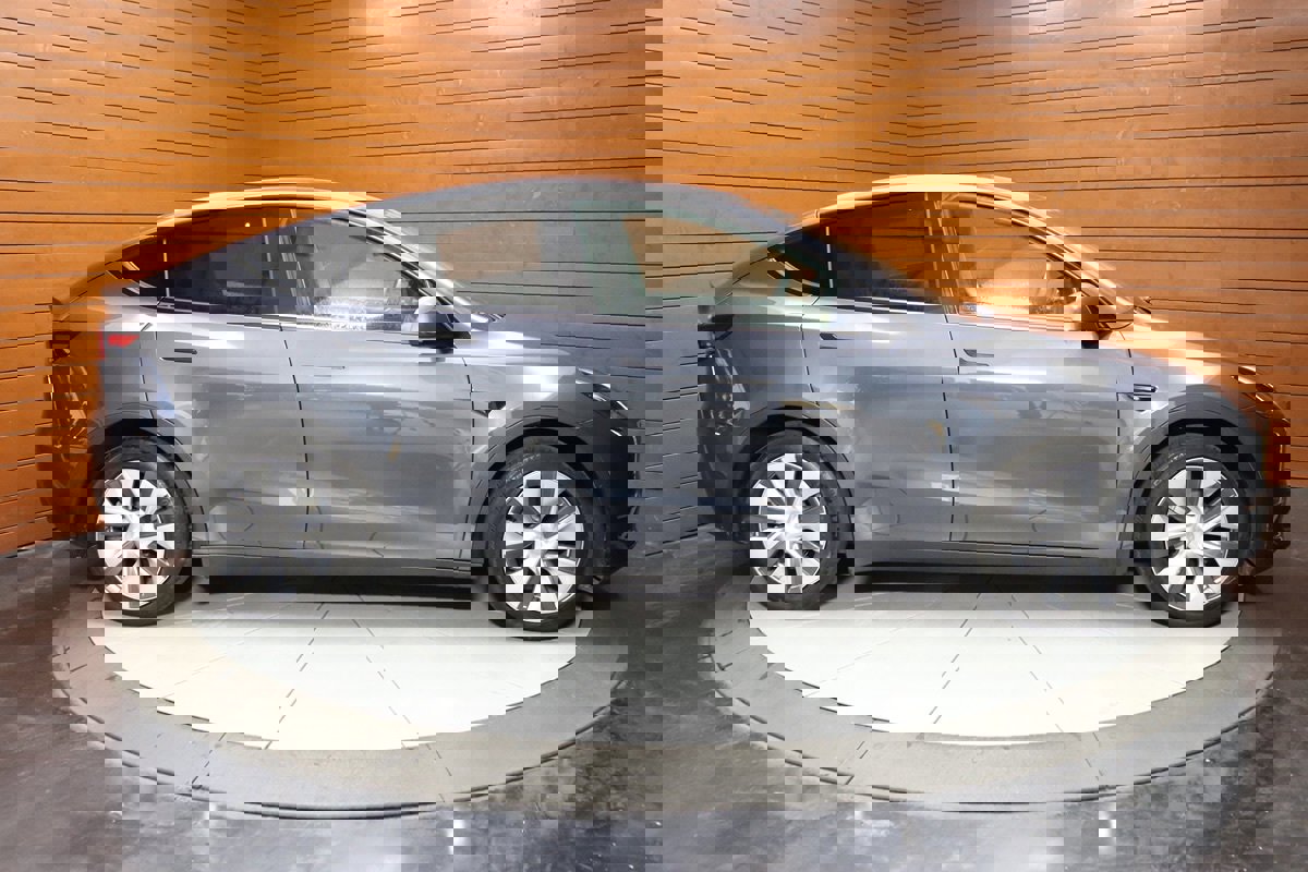 Used 2023 Tesla Model Y Long Range image 16