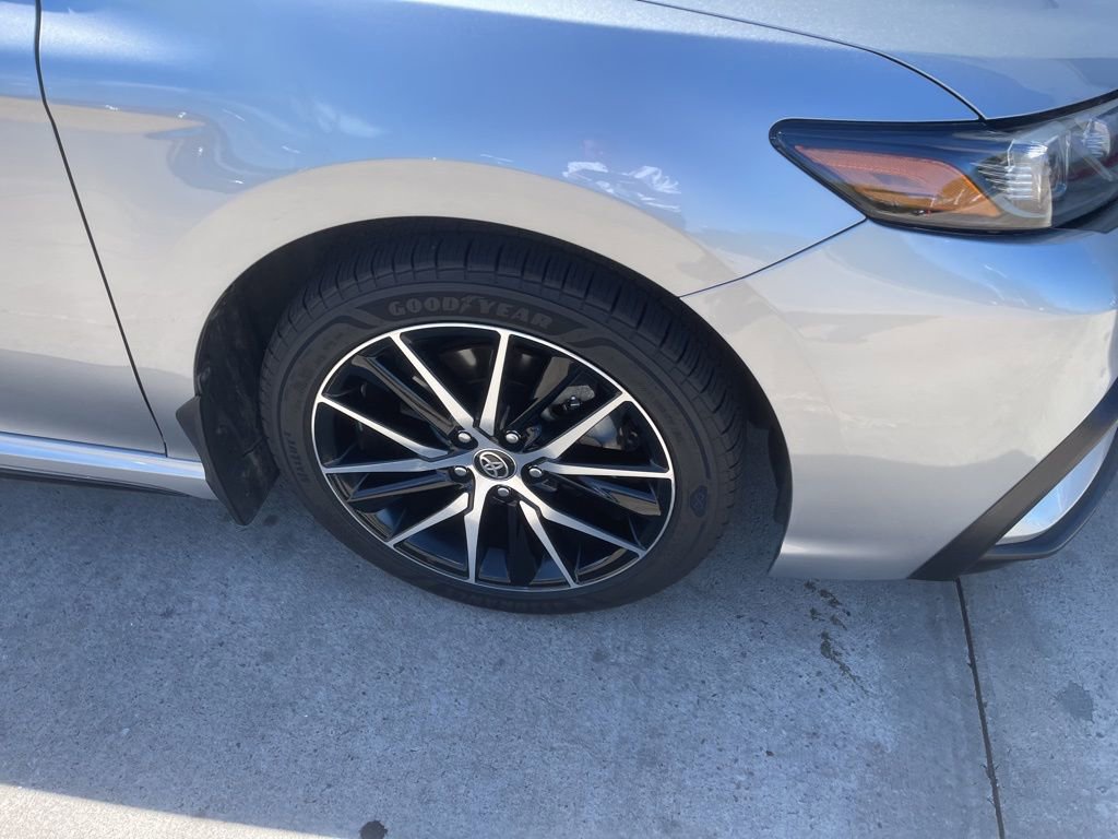 Used 2024 Toyota Camry SE FWD image 3