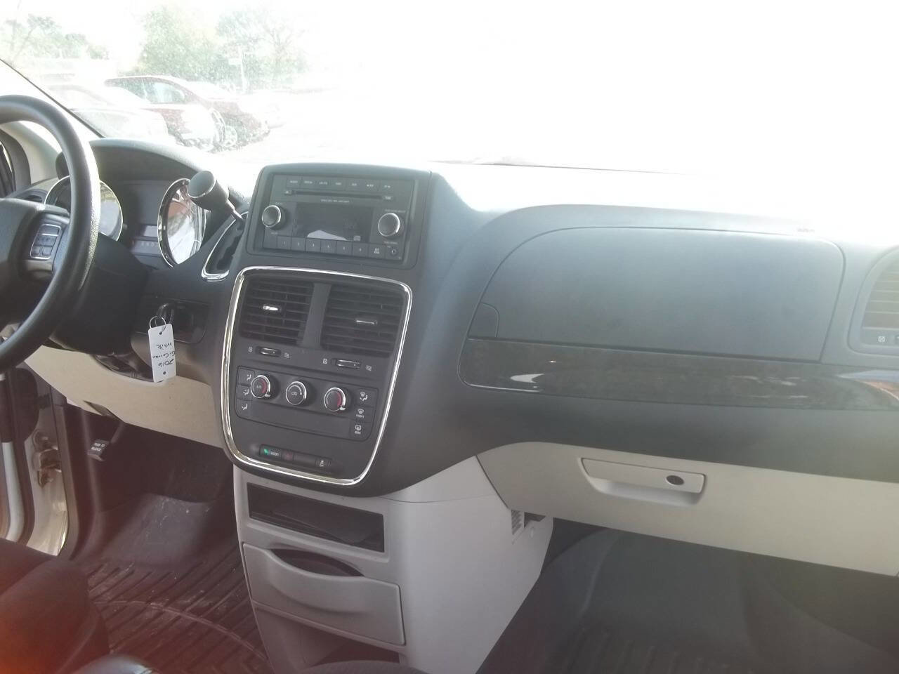 Used 2016 Dodge Grand Caravan American Value Package FWD image 10