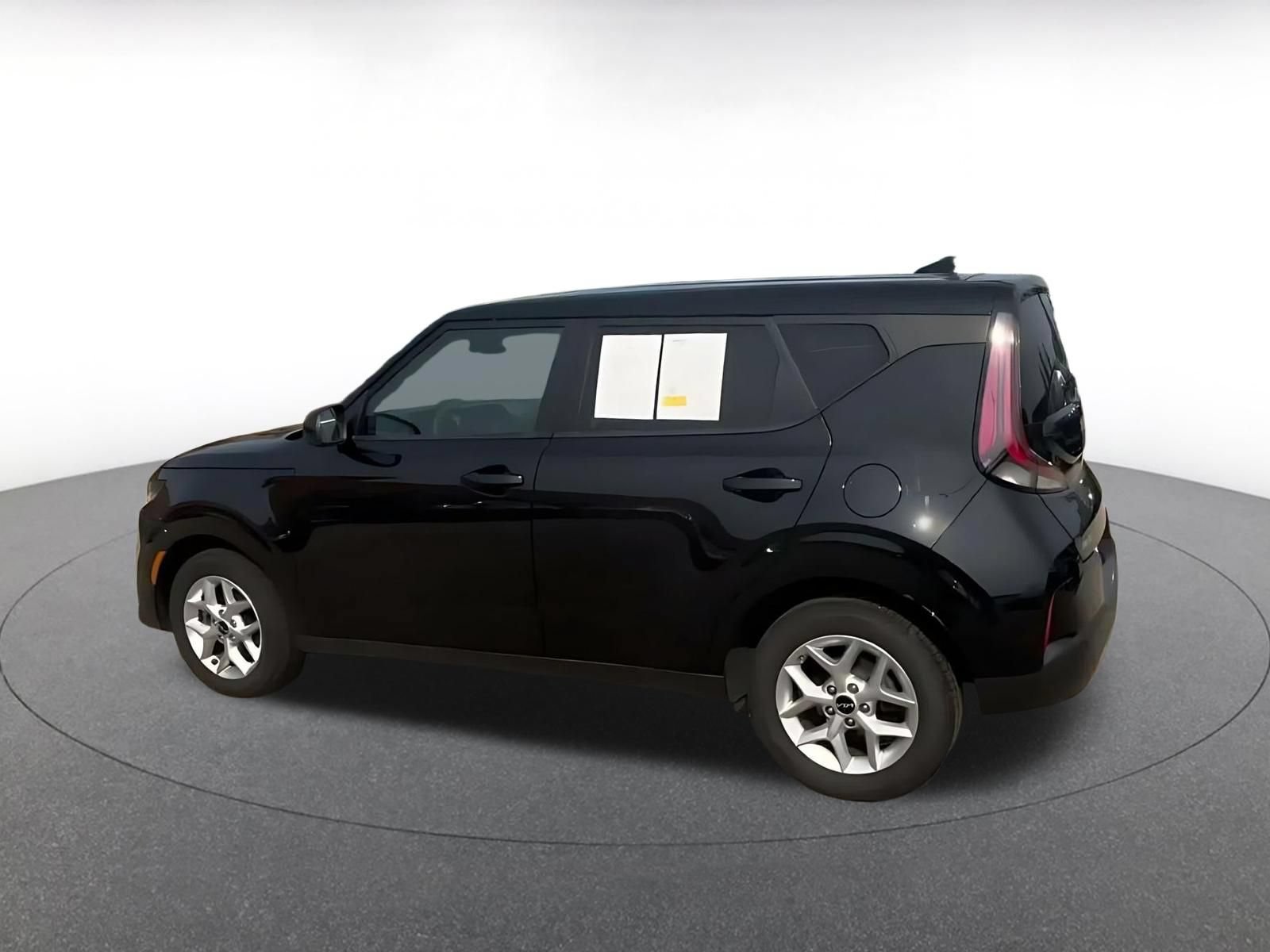 Used 2025 Kia Soul LX w/ LX Technology Package FWD image 9