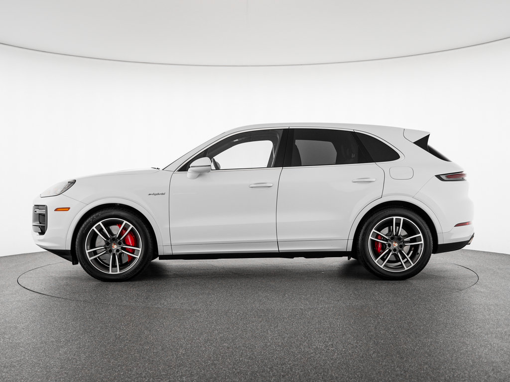 Used 2024 Porsche Cayenne Turbo AWD/4WD image 2