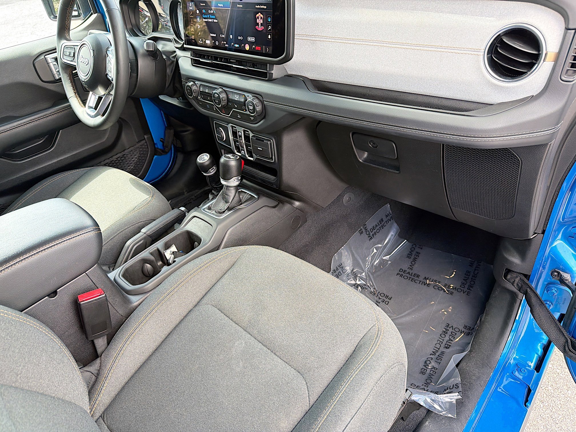 Used 2024 Jeep Wrangler Sahara image 13