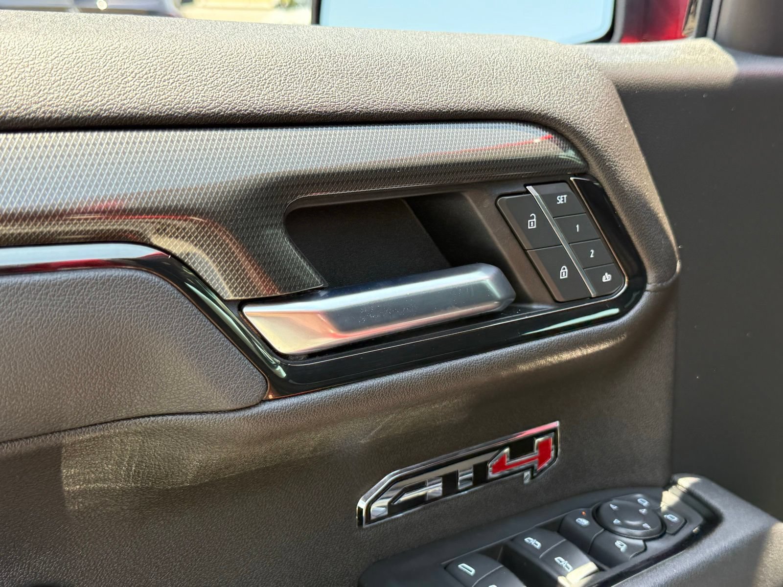 Used 2025 GMC Sierra 1500 AT4 w/ Technology Package AWD/4WD image 22