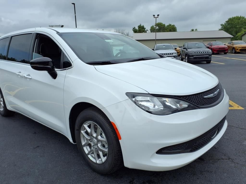 New 2026 Chrysler Voyager LX image 7