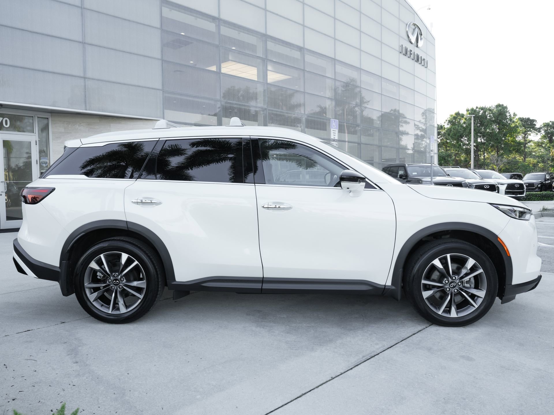 Certified 2023 INFINITI QX60 Luxe w/ Cargo Package AWD/4WD image 25