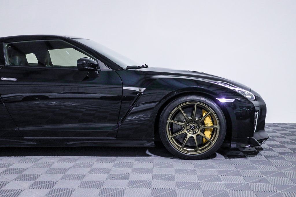 Used 2021 Nissan GT-R Premium AWD/4WD image 3