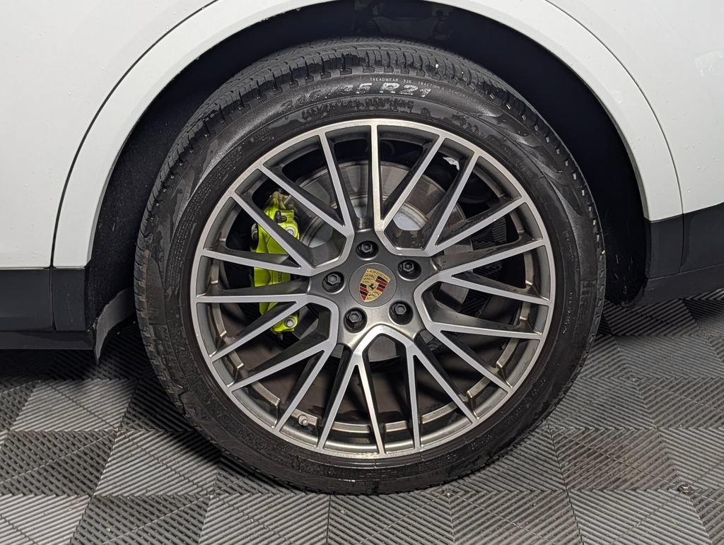Certified 2023 Porsche Cayenne Platinum Edition AWD/4WD image 12