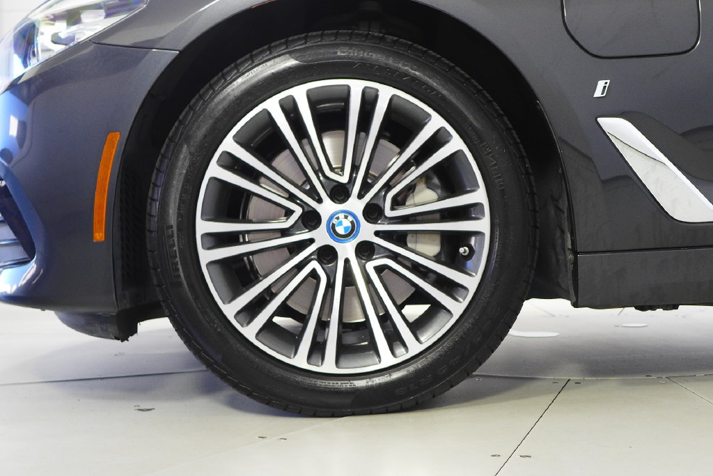 Used 2018 BMW 530e w/ Premium Package 2 RWD image 5
