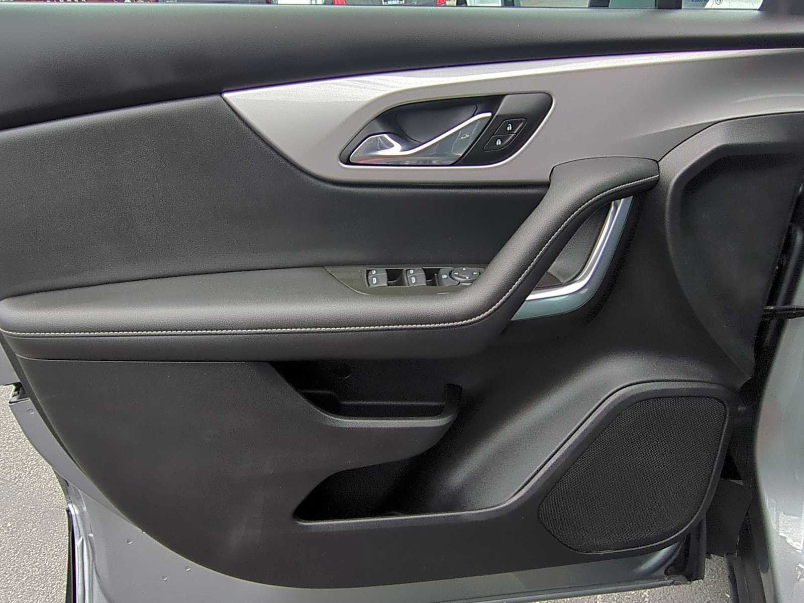 Used 2025 Chevrolet Blazer LT FWD image 10