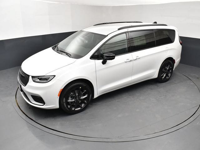 New 2026 Chrysler Pacifica Select w/ S Appearance Package AWD/4WD image 15