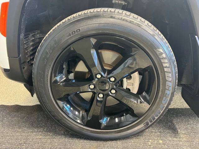 Used 2023 Jeep Grand Cherokee L Laredo AWD/4WD image 16