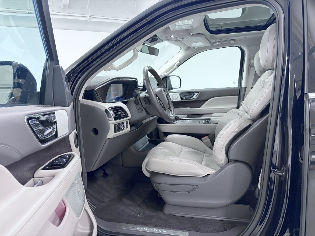 Used 2023 Lincoln Navigator Reserve AWD/4WD image 13