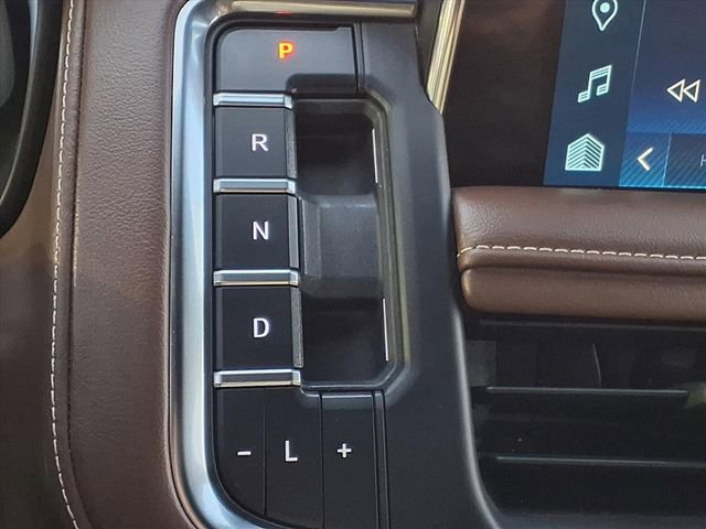 Used 2023 Chevrolet Suburban High Country image 19