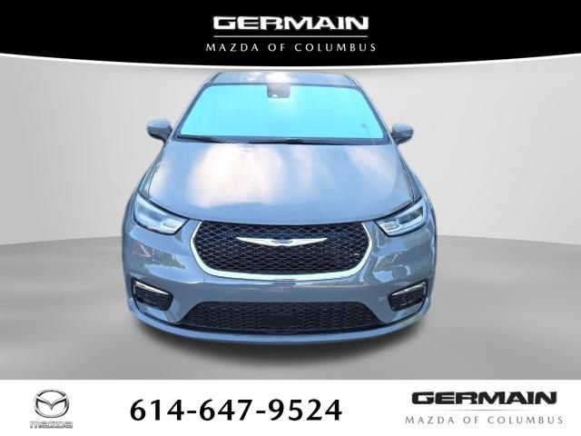 Used 2023 Chrysler Pacifica Touring-L AWD/4WD image 2