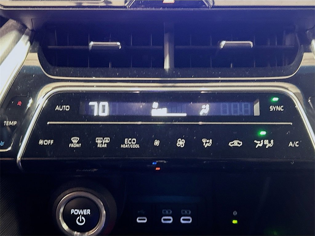 Used 2023 Toyota Venza Nightshade image 13