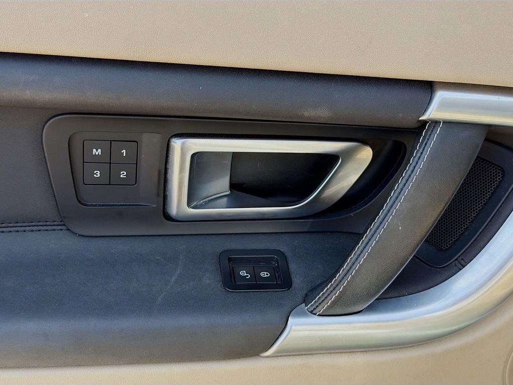 Used 2018 Land Rover Discovery Sport HSE image 22