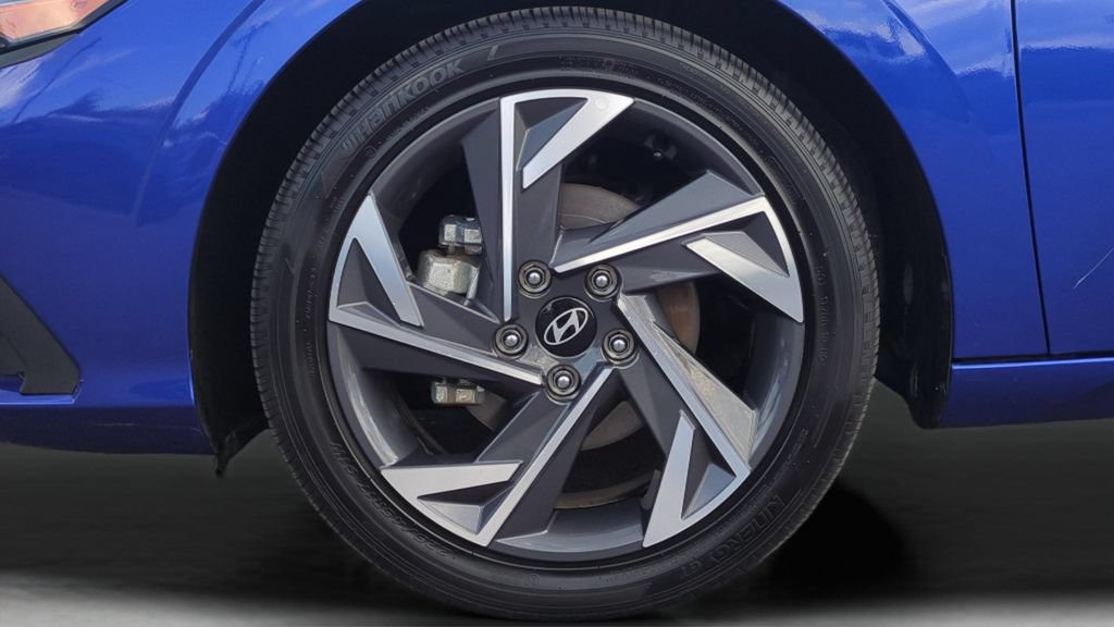 Certified 2025 Hyundai Elantra SEL FWD image 24