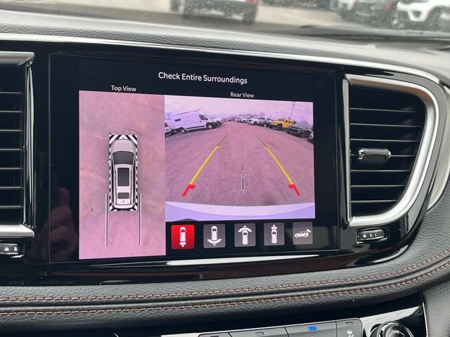 New 2026 Chrysler Pacifica Pinnacle w/ Trailer Tow Group FWD image 31