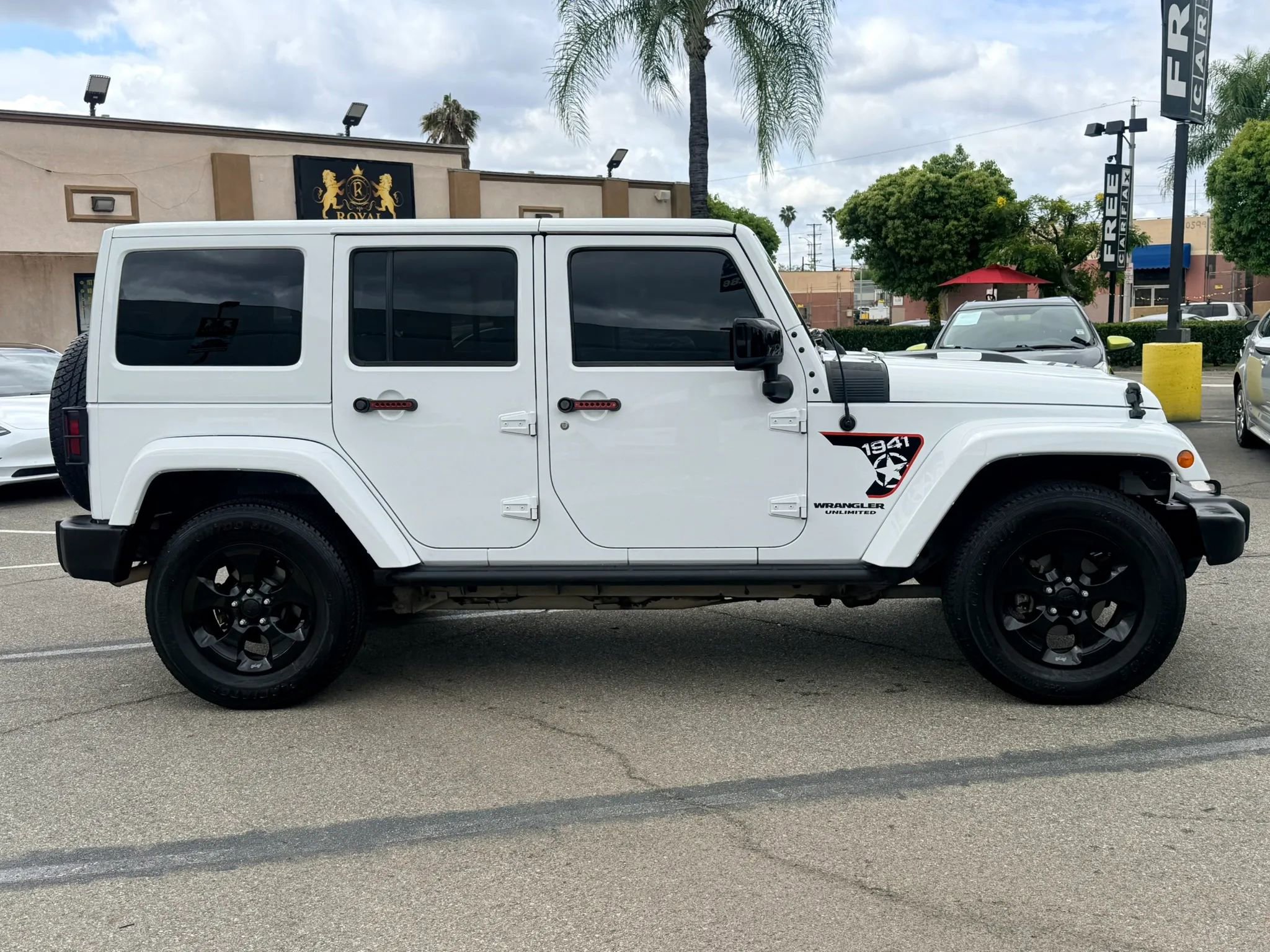 Used 2015 Jeep Wrangler Unlimited Sahara AWD/4WD image 4