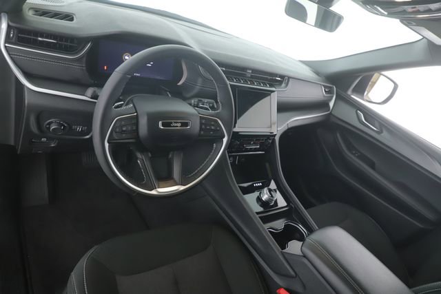 Used 2025 Jeep Grand Cherokee L Laredo w/ Luxury Tech Group I image 17