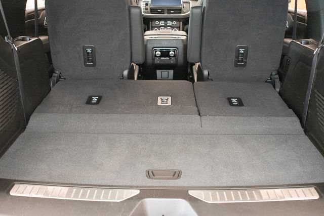 Used 2024 GMC Yukon AT4 w/ AT4 Premium Package AWD/4WD image 15