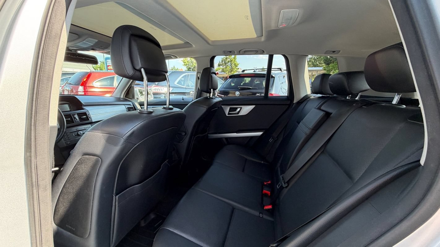 Used 2010 Mercedes-Benz GLK 350 4MATIC image 9