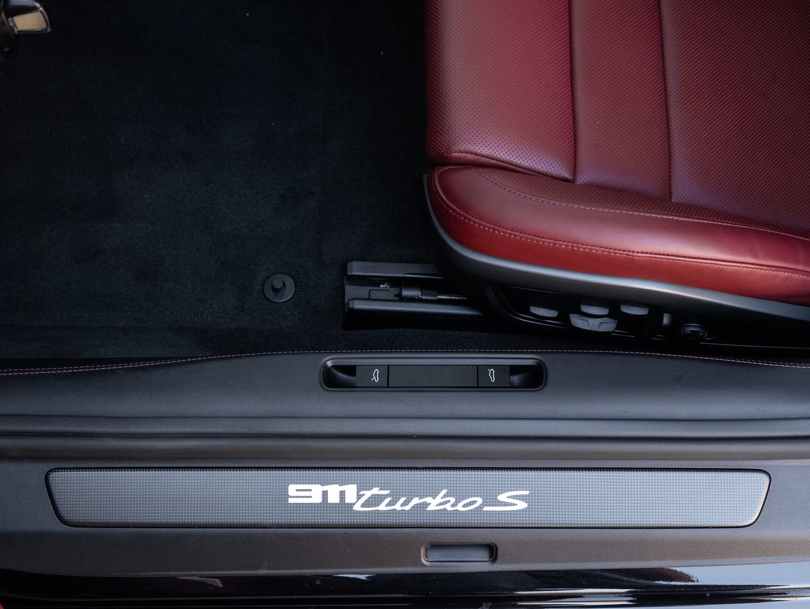 Certified 2025 Porsche 911 Turbo S AWD/4WD image 23