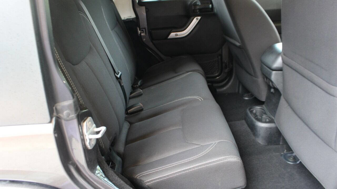 Used 2014 Jeep Wrangler Unlimited Sahara w/ Connectivity Group image 21