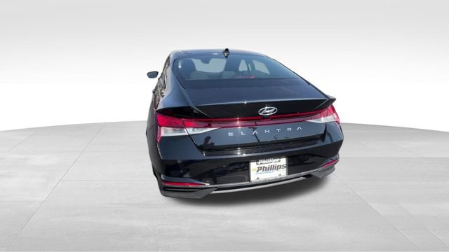Used 2023 Hyundai Elantra SEL FWD image 5