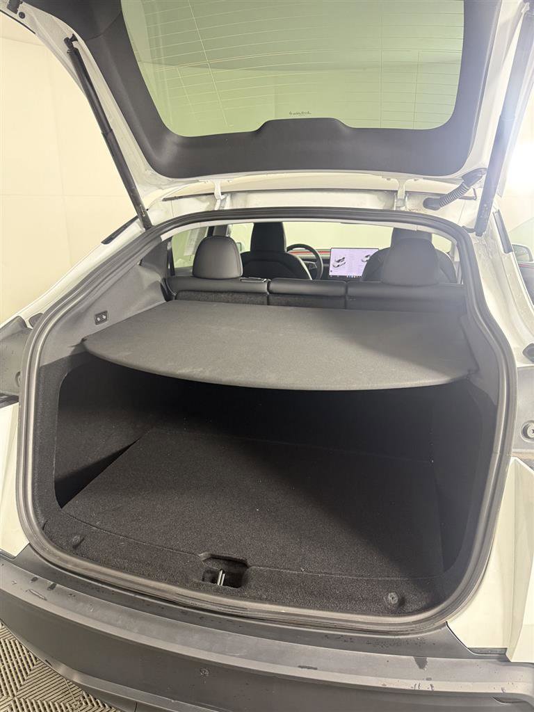 Used 2026 Tesla Model Y AWD image 10