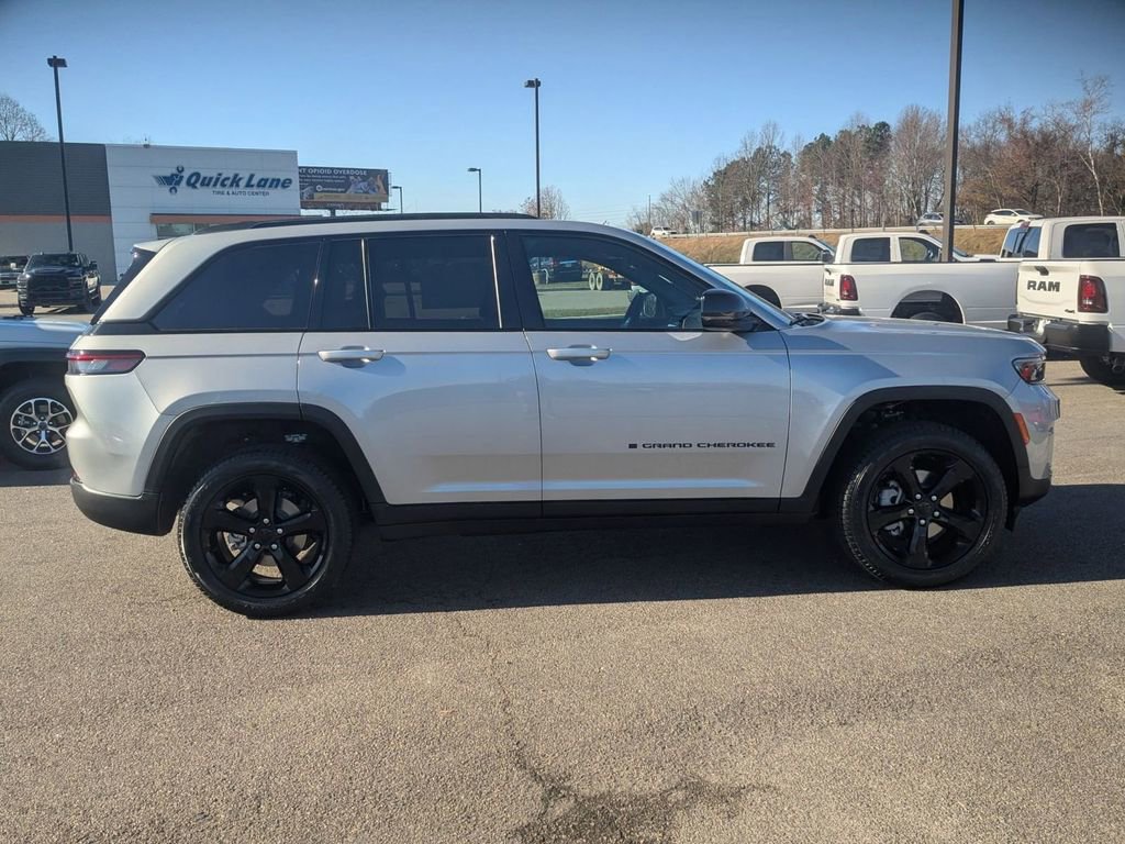 New 2025 Jeep Grand Cherokee Limited w/ Black Appearance Package image 6