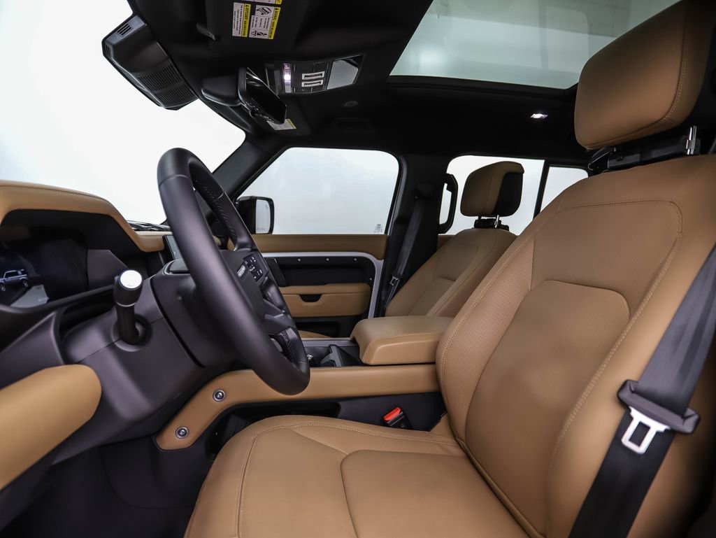 Used 2025 Land Rover Defender 110 X-Dynamic SE image 11