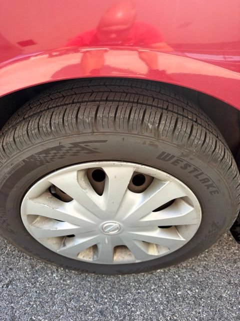 Used 2015 Nissan Versa SV w/ SV Tech Package FWD image 3