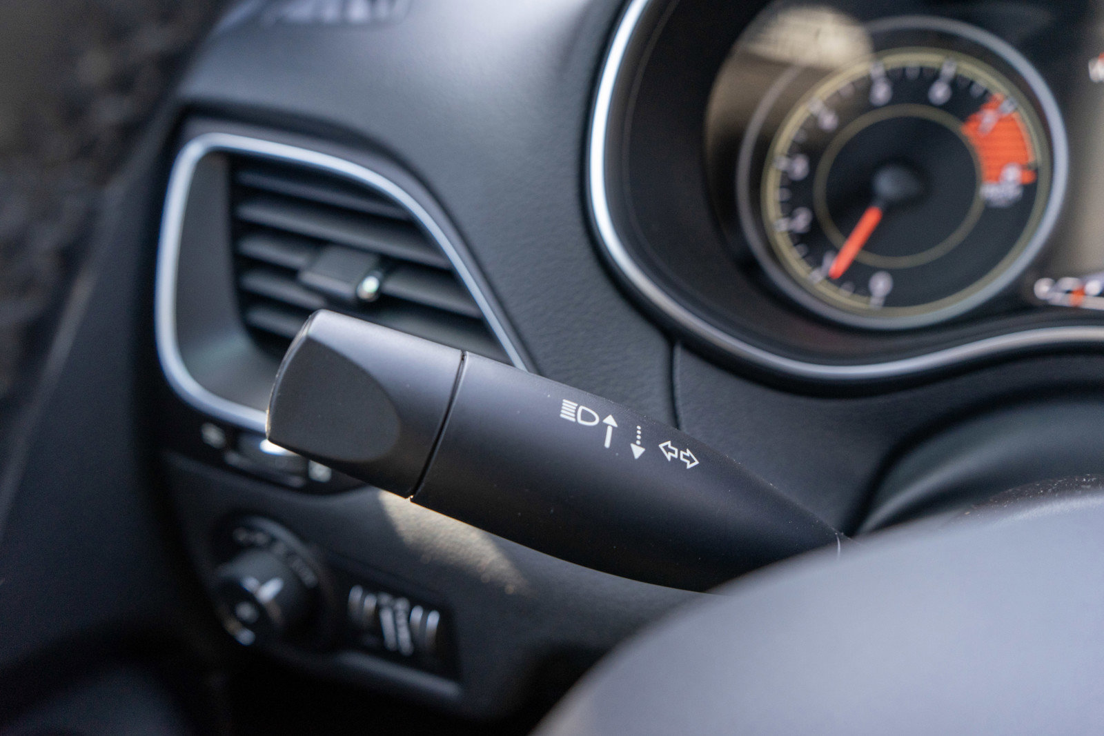 Used 2019 Jeep Cherokee Trailhawk w/ Cold Weather Group image 25