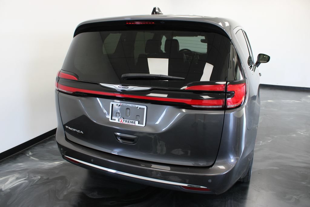 Used 2023 Chrysler Pacifica Touring-L FWD image 7
